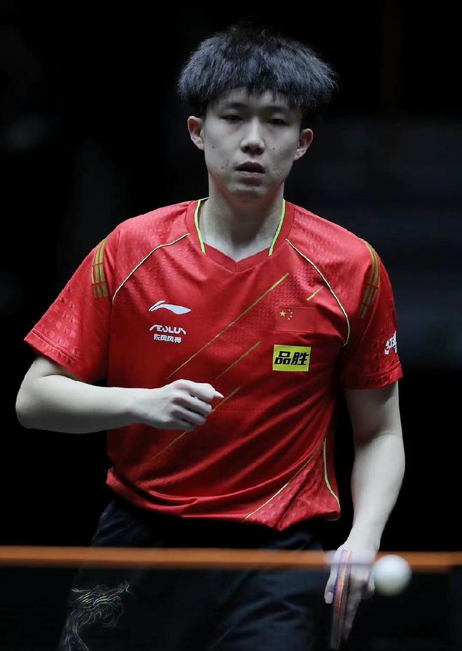 引领队伍前 引领队伍前