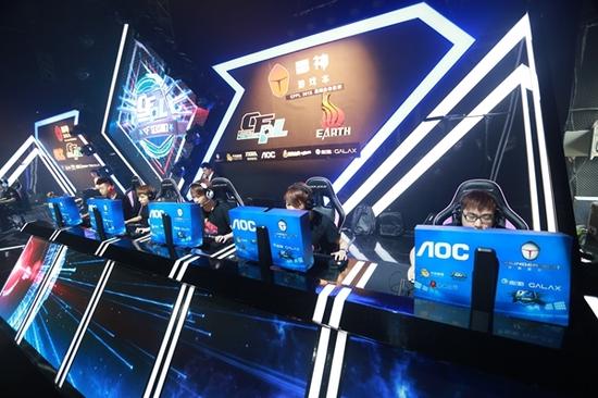 洞窟探索的 洞窟探索的